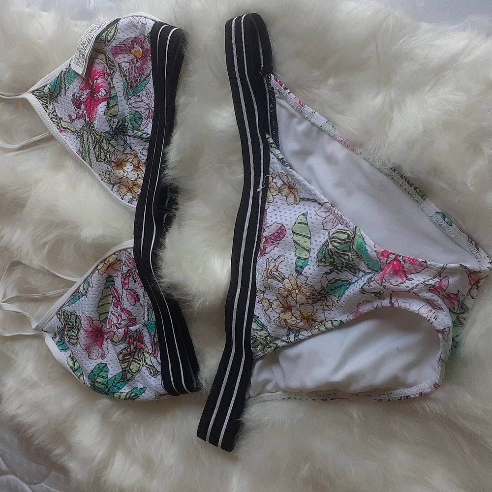 NWOT Forever 21 Bikini Set